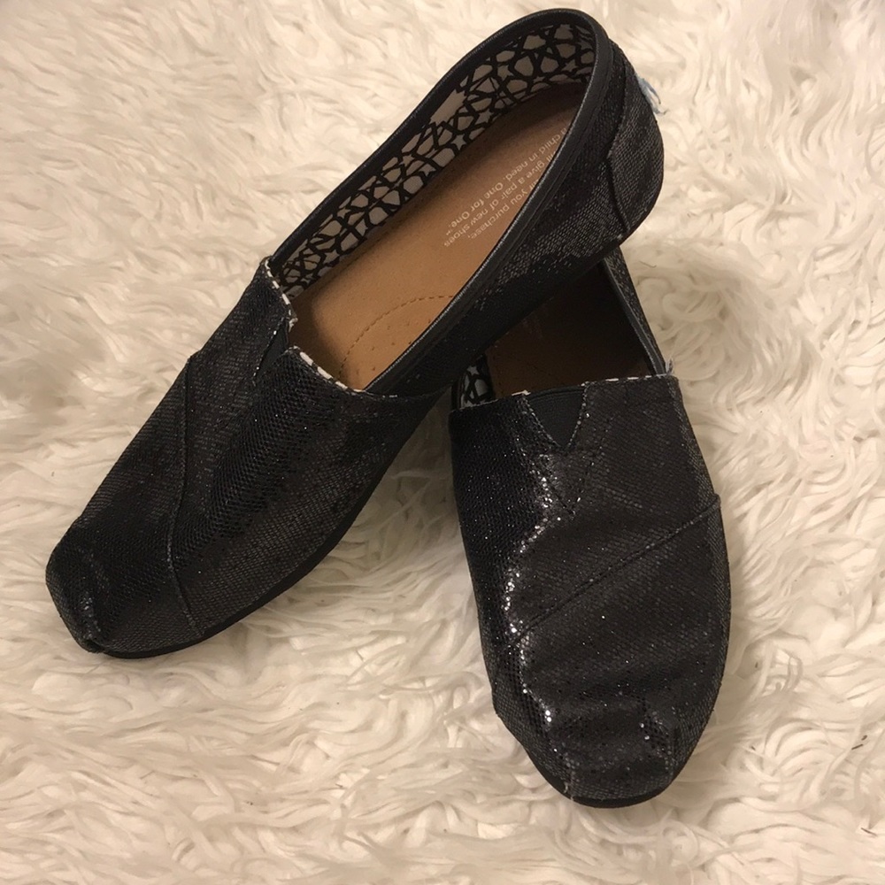 NWOT black TOMS